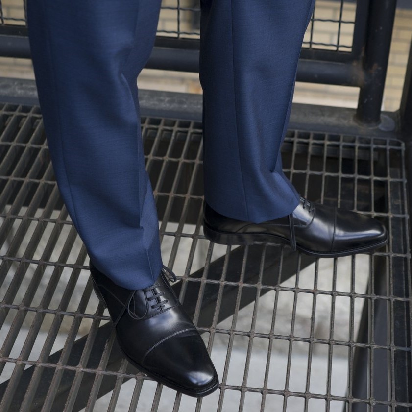 Can You Wear Black Shoes With a Navy Suit and Look Amazing?
