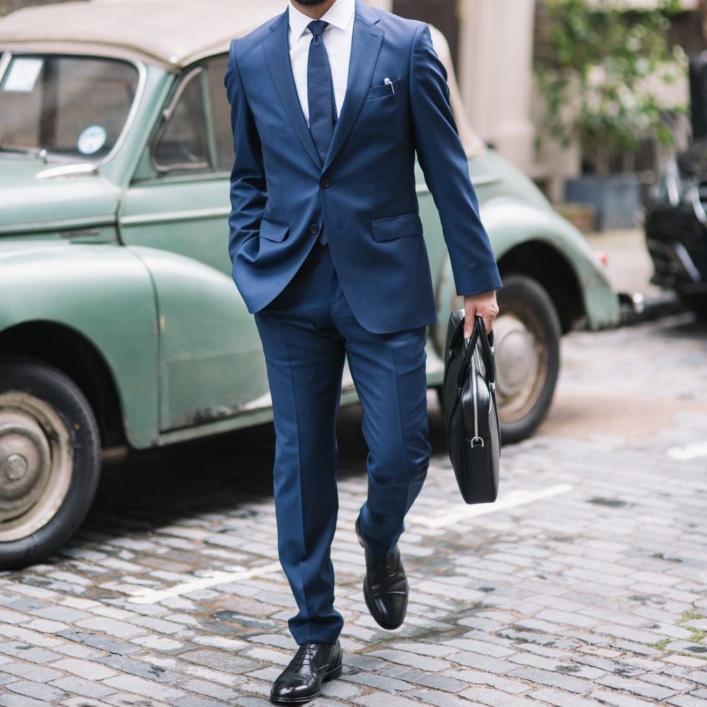 Can You Wear Black Shoes With a Navy Suit and Look Amazing?