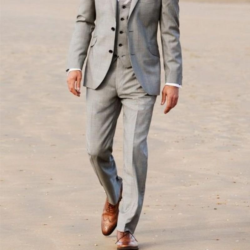 How to Wear a Grey Suit With Brown Shoes