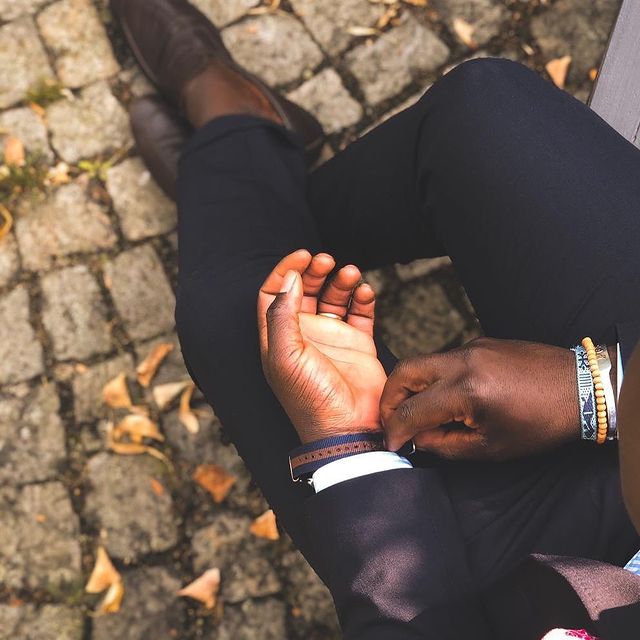 How to Wear Black Pants and Brown Shoes 