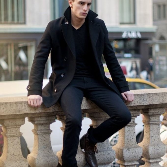 How to Wear Brown Shoes With a Black Shirt 