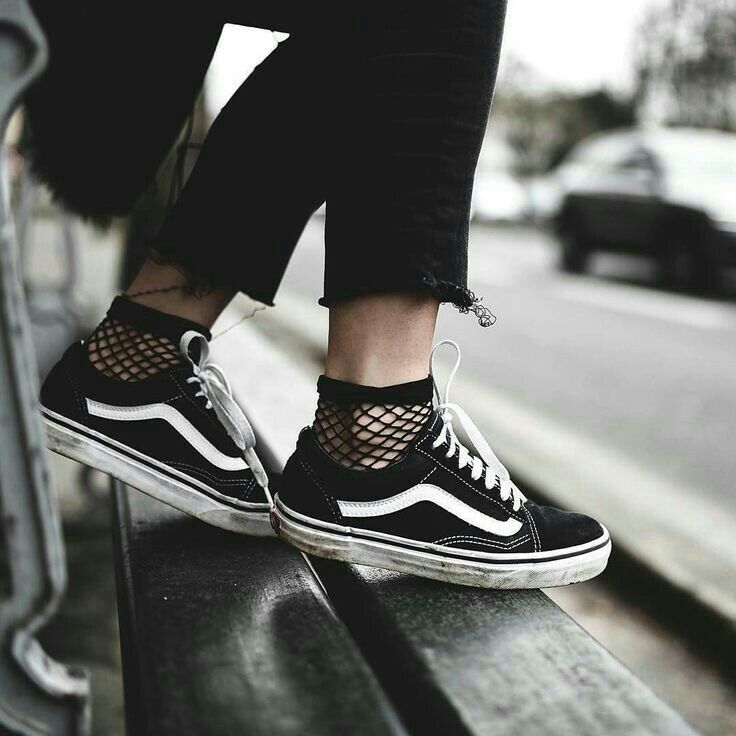 people wearing vans classic