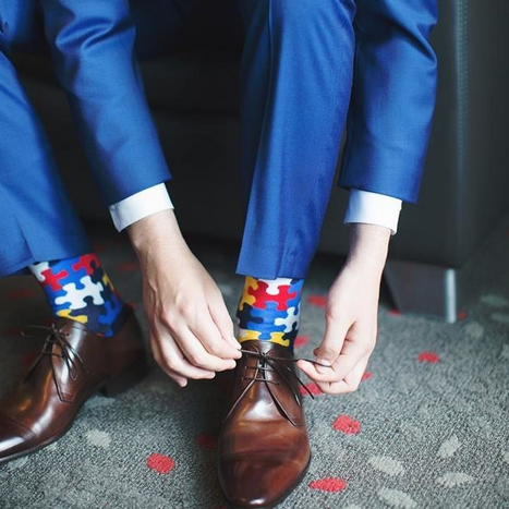 What Color Socks Go With a Blue Suit and Brown Shoes